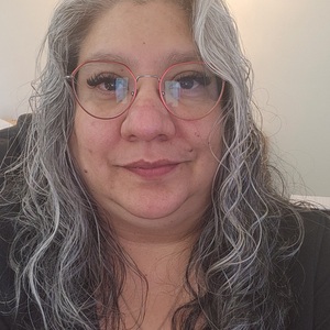 Christabel R Lenzi