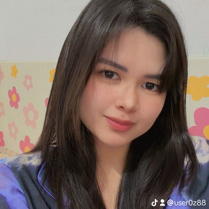 Claire Yarlett Alvarez