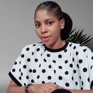 Lois Uzoma