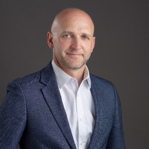 Mr Lukasz Kalinowski